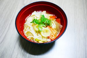 きょうのおやつは、にゅうめんでした。