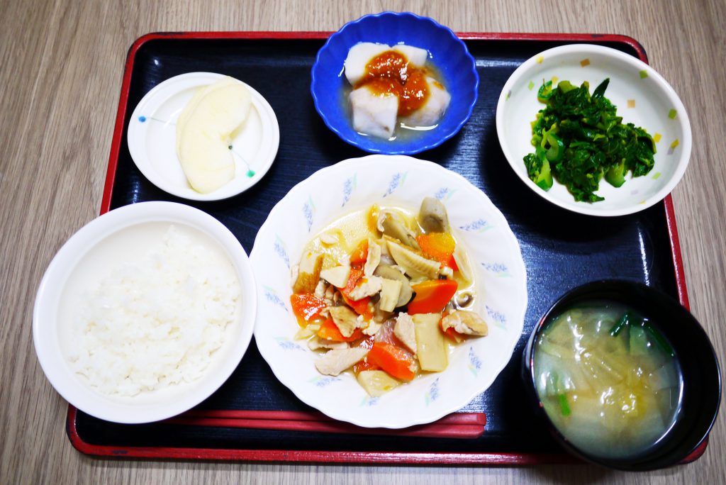 きょうのお昼ごはんは、筑前煮、からし和え、里芋のみそだれ、みそ汁、果物でした。