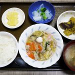 国民の休日・きょうのお昼ごはんは、八宝菜・生姜和え・大学芋煮・みそ汁・くだものでした。