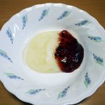 きょうのおやつは、じゃが芋寄せの梅ソースでした。