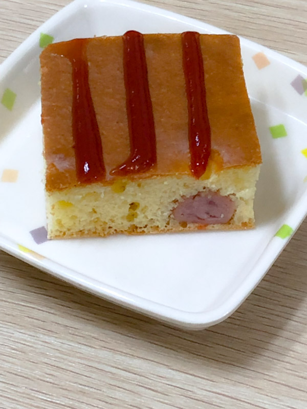 今日のおやつは【ウィンナーホットケーキ】でした。