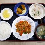 きょうのお昼ごはんは、ポークチャップ・大根サラダ・かぼちゃミルク煮・みそ汁・くだものでした。