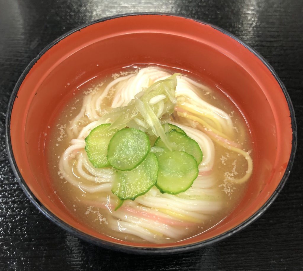 きょうのおやつは、そうめんでした。