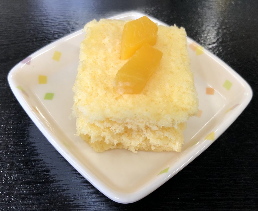 きょうのおやつは、蒸しケーキでした。