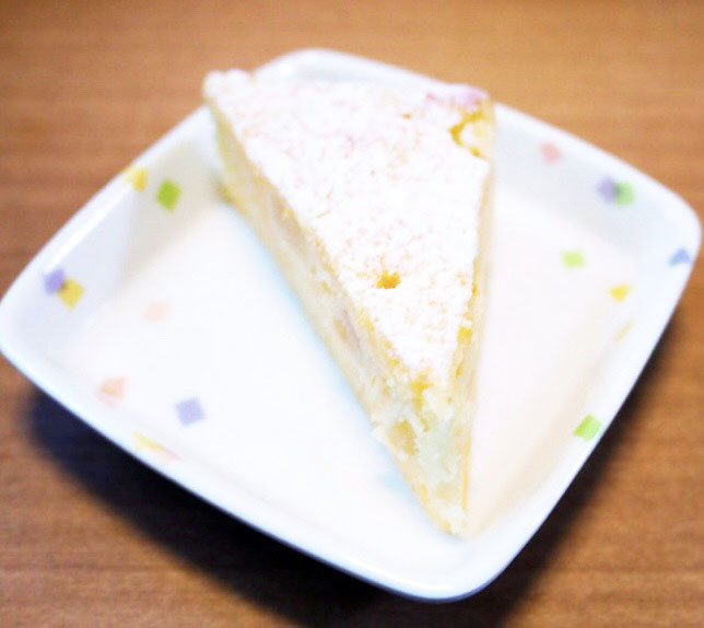 きのうのおやつは、りんごケーキでした。