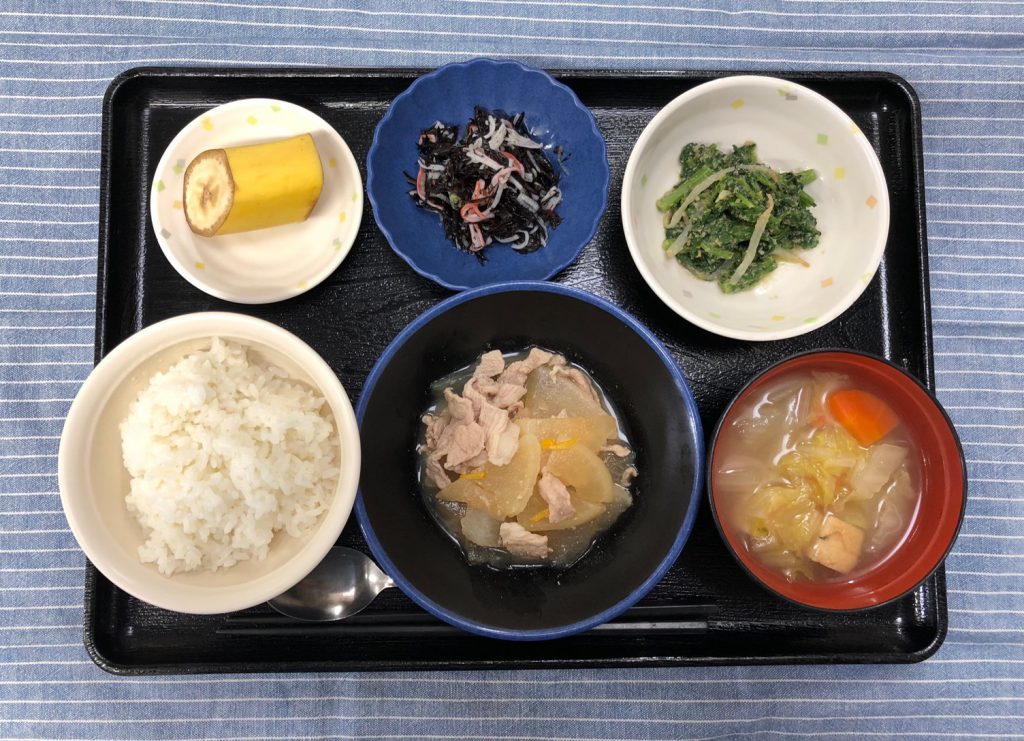 きょうのお昼ごはんは、豚肉と大根のゆずみそ煮・春菊のごま和え・ひじきの酢の物・味噌汁・くだものでした。