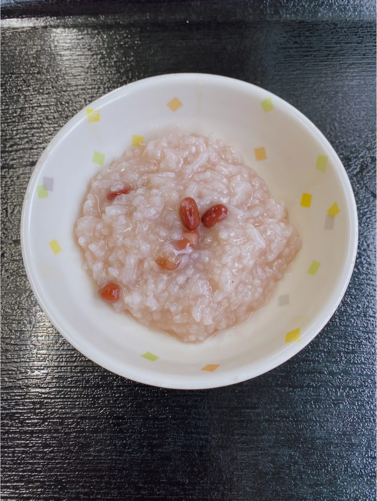 きょうのおやつは、小豆粥でした。