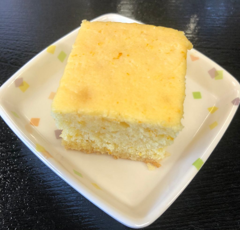 きょうのおやつは、ゆずケーキでした。