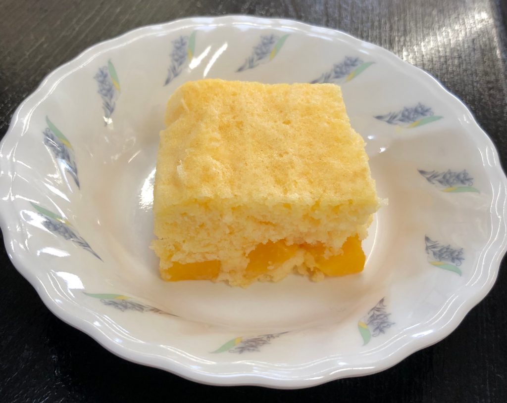 きょうのおやつは、蒸しケーキでした。