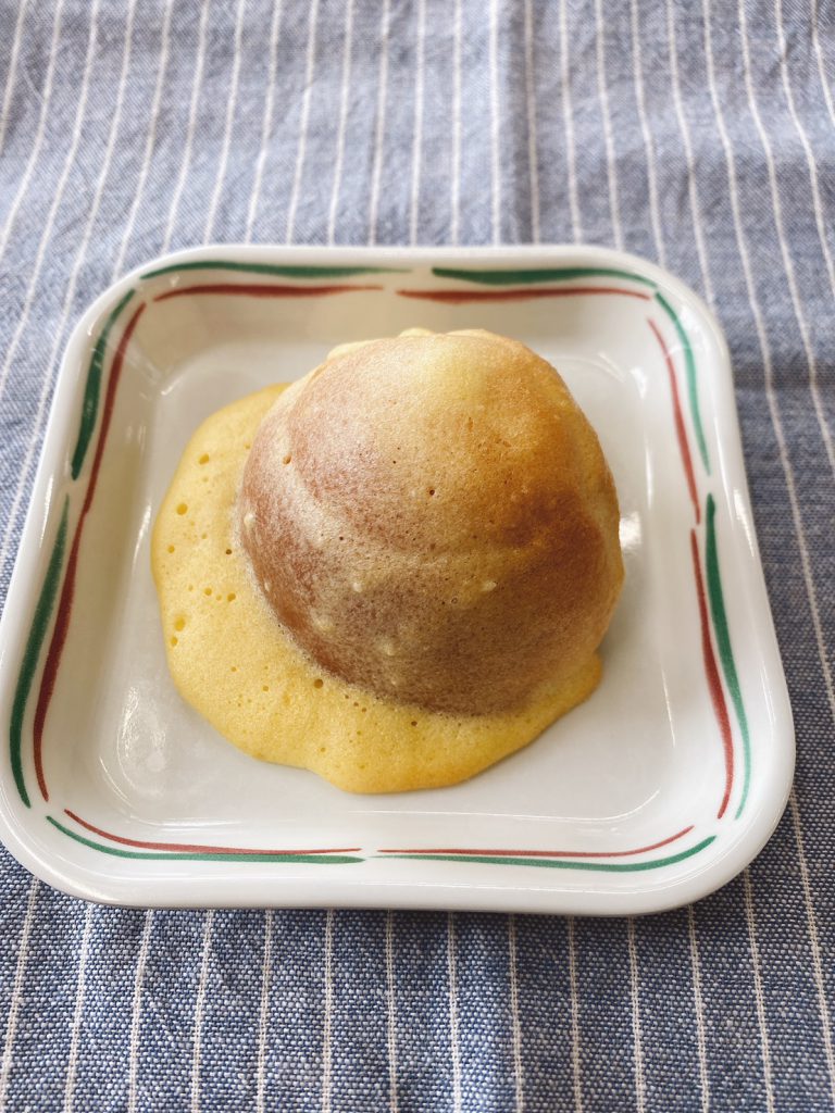 きょうのおやつは、ぼうしパン（高知）でした。地域のおやつシリーズでした。