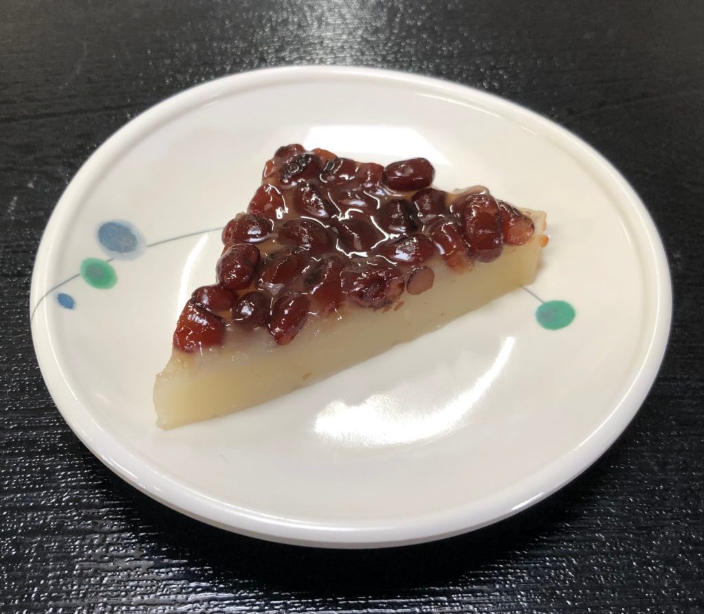 きょうのおやつは、水無月（京都のお菓子）でした。古くから6月30日に、残りの半年、無病息災を願い食べるお菓子だそうです。