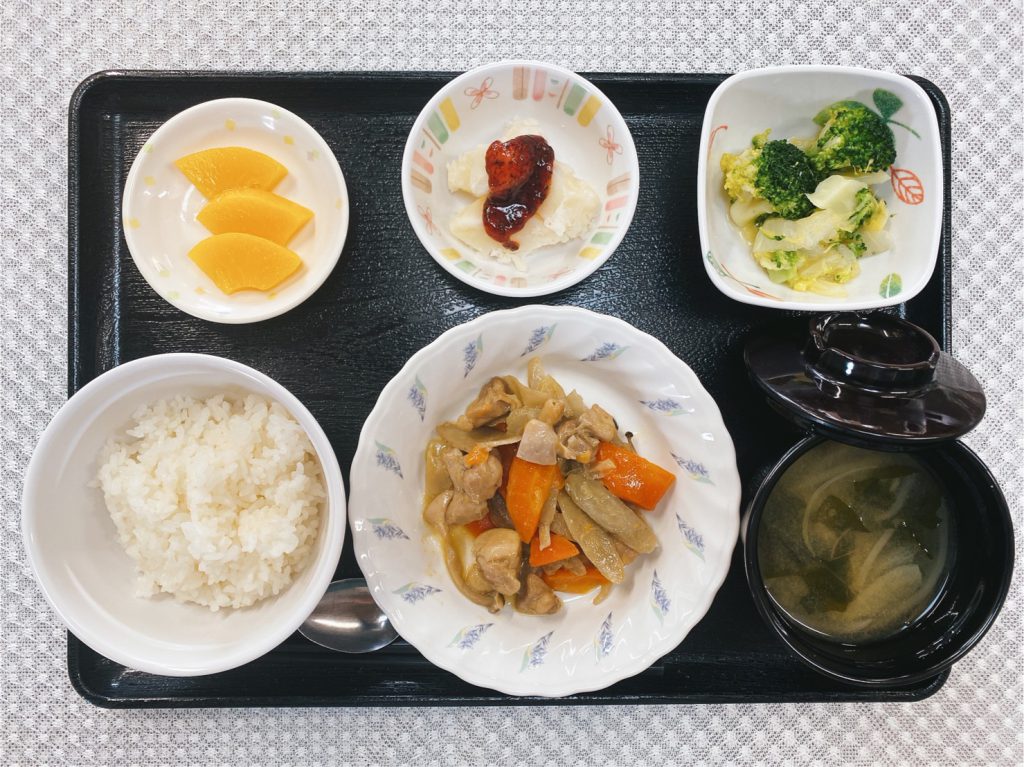11月20日（土）きょうのお昼ごはんは、鶏肉とごぼうの照りマヨ炒め・ゆず浸し・梅じゃが・みそ汁・くだものでした。