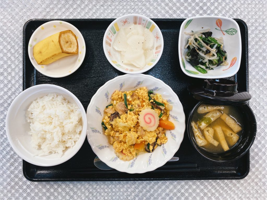 12月3日金曜日　きょうのおひるごはんは、親子煮・焼き海苔和え・レモン大根・みそ汁・くだものでした。