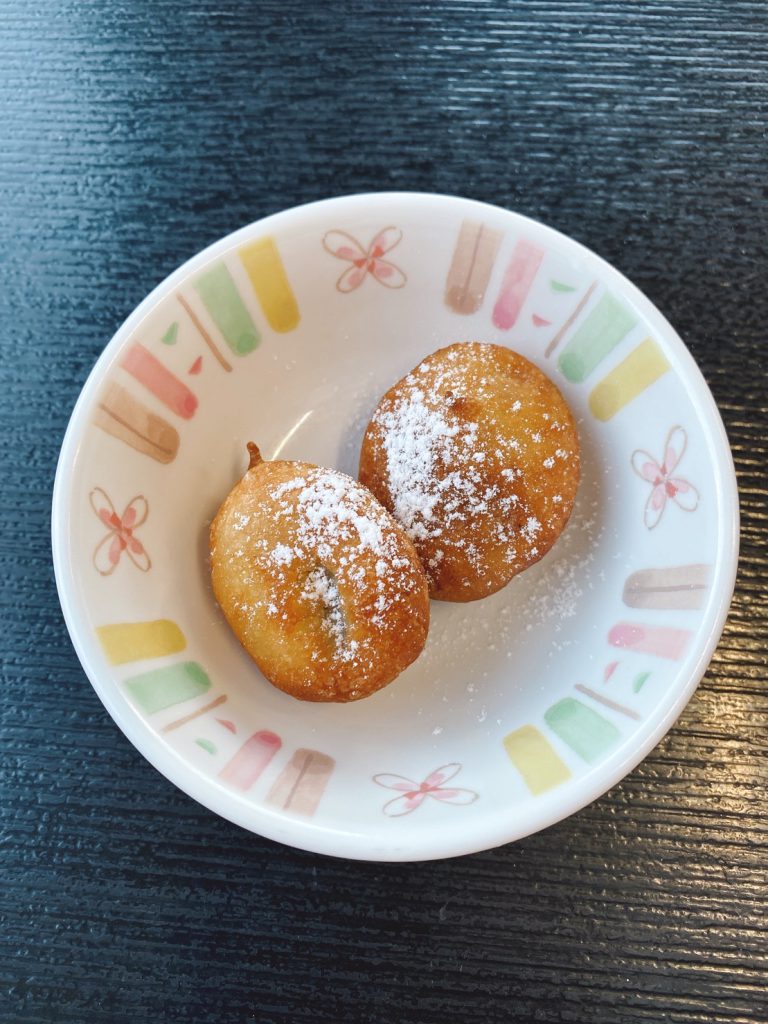 12月22日水曜日　きょうのおやつは、バナナドックでした。