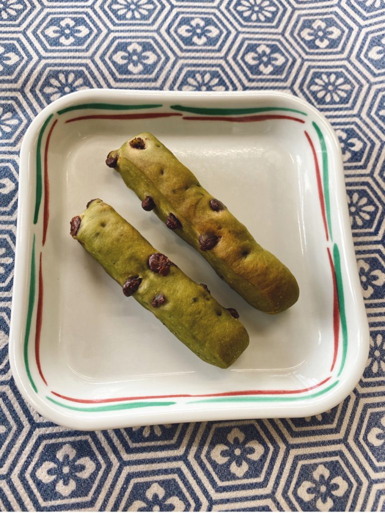 １月１９日水曜日　きょうのおやつは、抹茶チョコスティックパンでした。