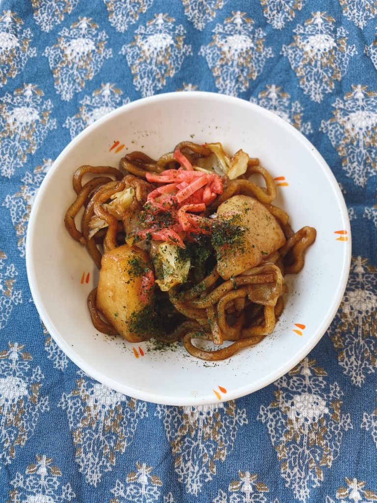 ２月８日火曜日　きょうのおやつは、郷土のおやつシリーズ　太田焼きそば　群馬県でした。