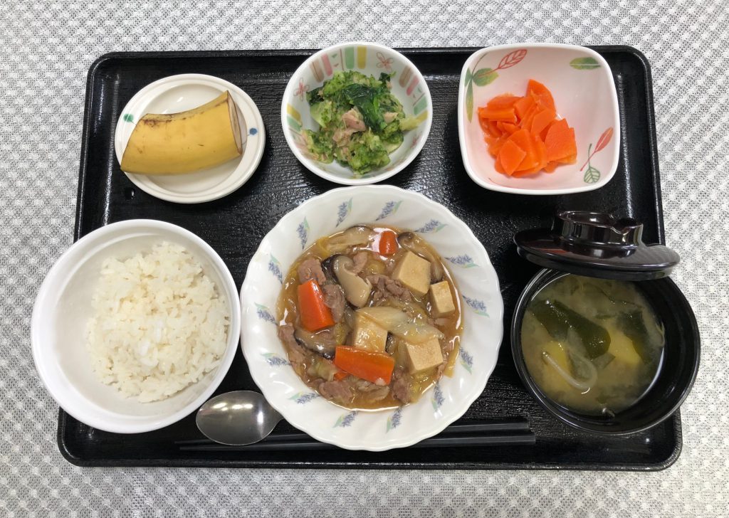 ２月１２日土曜日　きょうのお昼ごはんは、白菜と厚揚げの中華煮・サラダ・生姜和え・みそ汁・くだものでした。