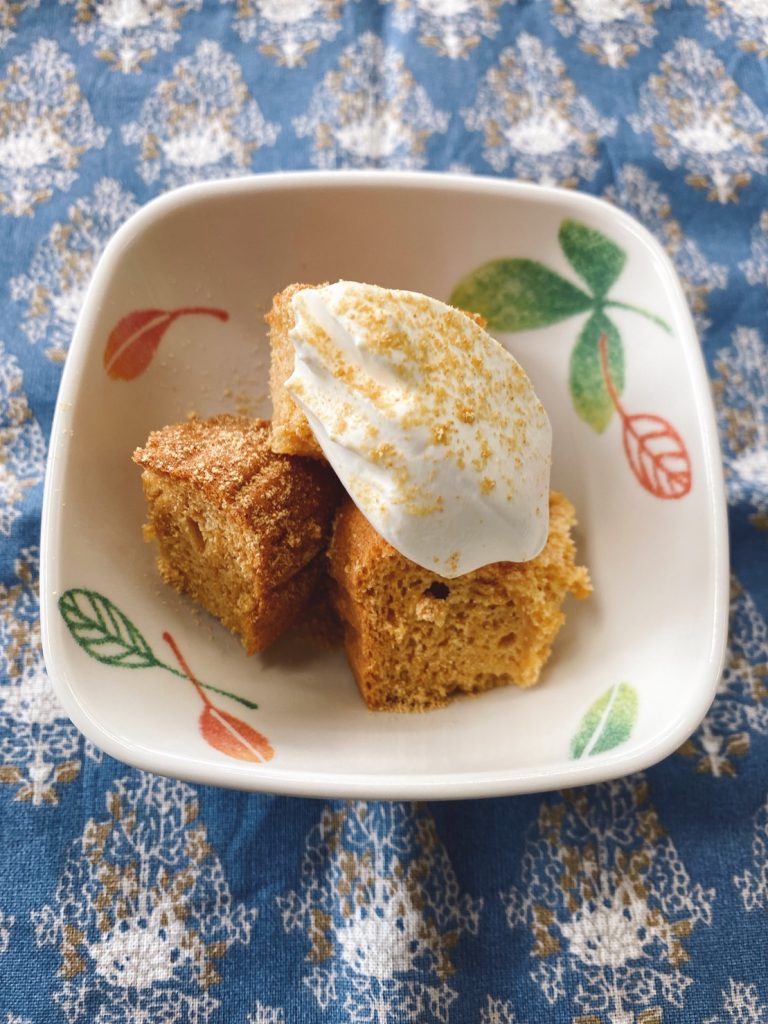 2月19日土曜日　きょうのおやつは、豆腐ときな粉のシフォンケーキでした。