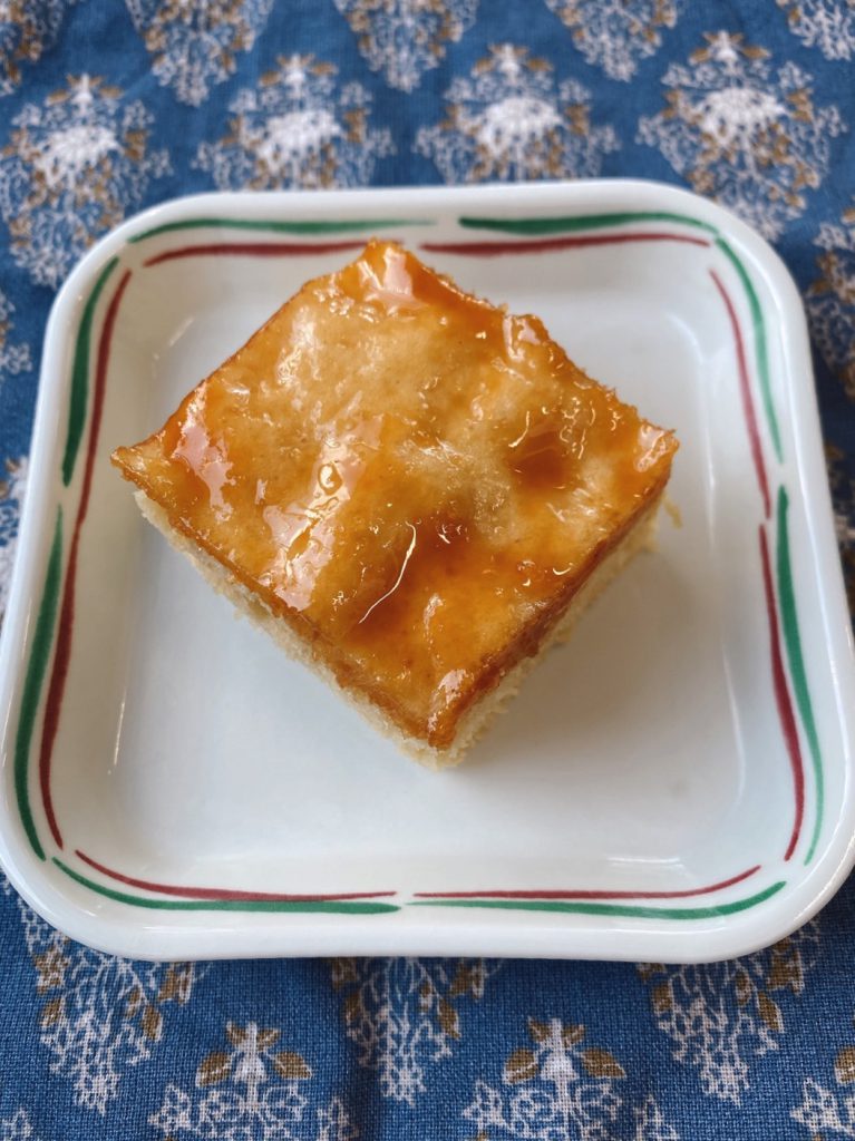 4月16日土曜日　きょうのおやつは、焼きまんじゅう風（郷土のおやつ・群馬県）でした。