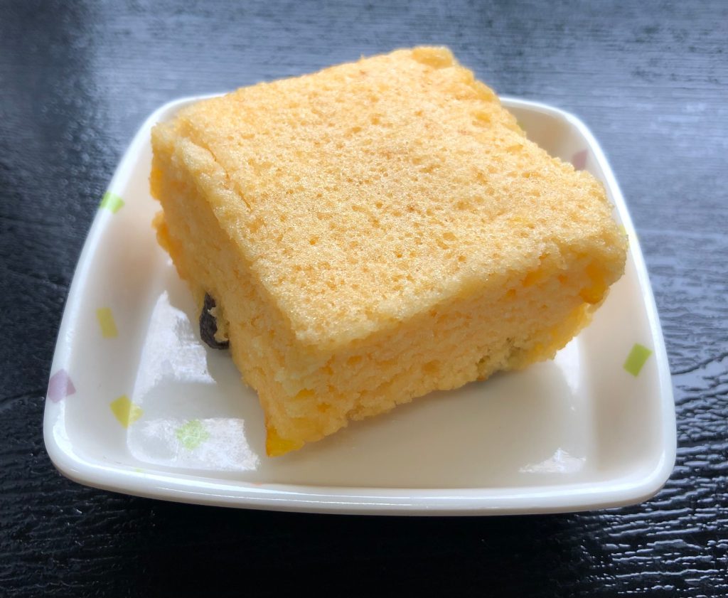 4月20日水曜日　きょうのおやつは、蒸しケーキでした。