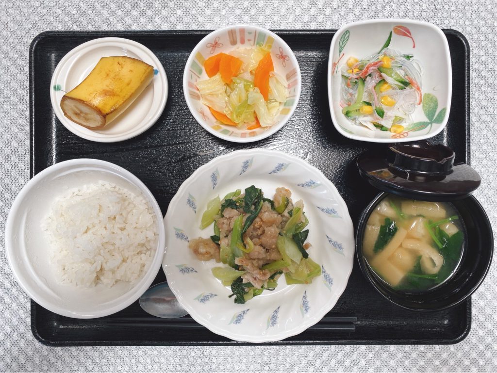 5月10日火曜日　きょうのお昼ごはんは、チンゲン菜と豚肉の重ね蒸し・春雨の酢の物・生姜和え・みそ汁・くだものでした。