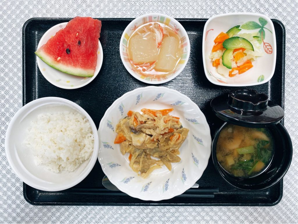 7月22日金曜日　きょうのお昼ごはんは、鶏肉とごぼうの照りマヨ炒め・冬瓜のくずあん・生姜和え・みそ汁・くだものでした。