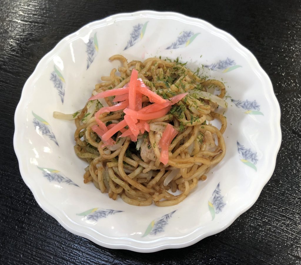 8月18日木曜日　きょうのおやつは、焼きそばでした。