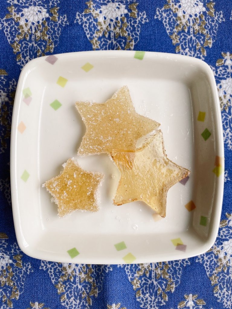 8月20日土曜日　きょうのおやつは、のし梅（郷土のお菓子シリーズ・茨城県、山形県）でした。