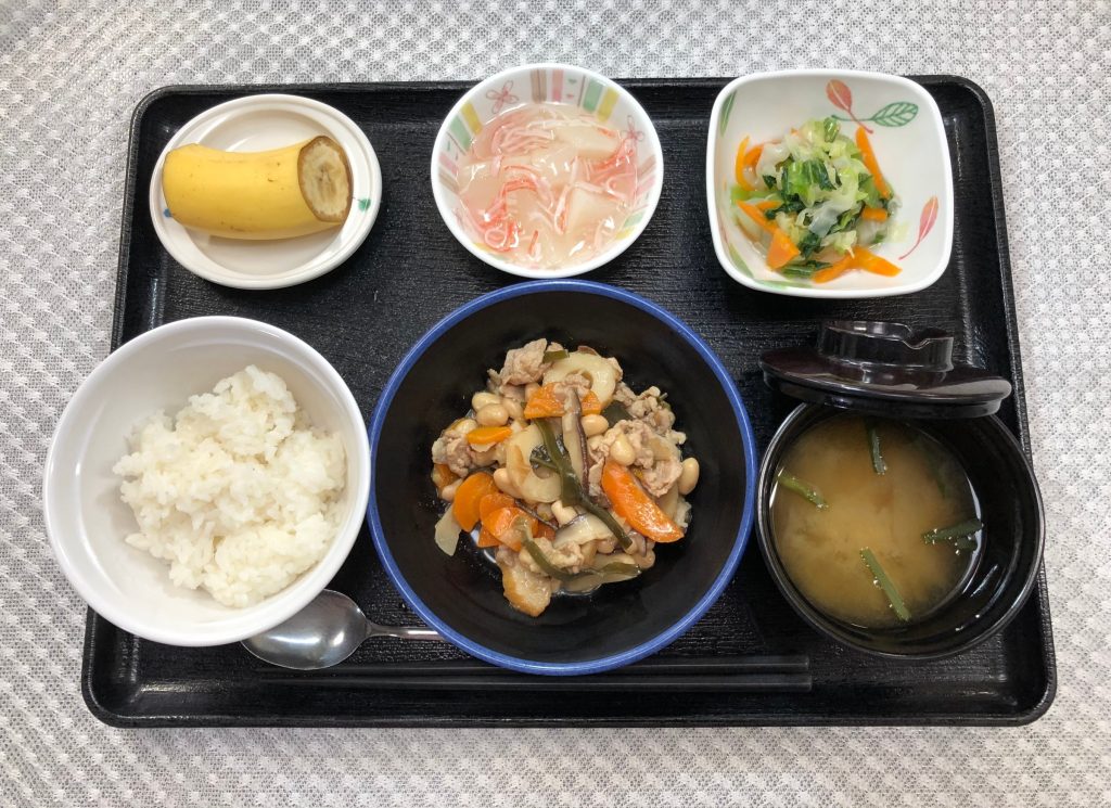 9月3日土曜日　きょうのお昼ごはんは、大豆五目煮・生姜和え・大根のくずあん・みそ汁・くだものでした。
