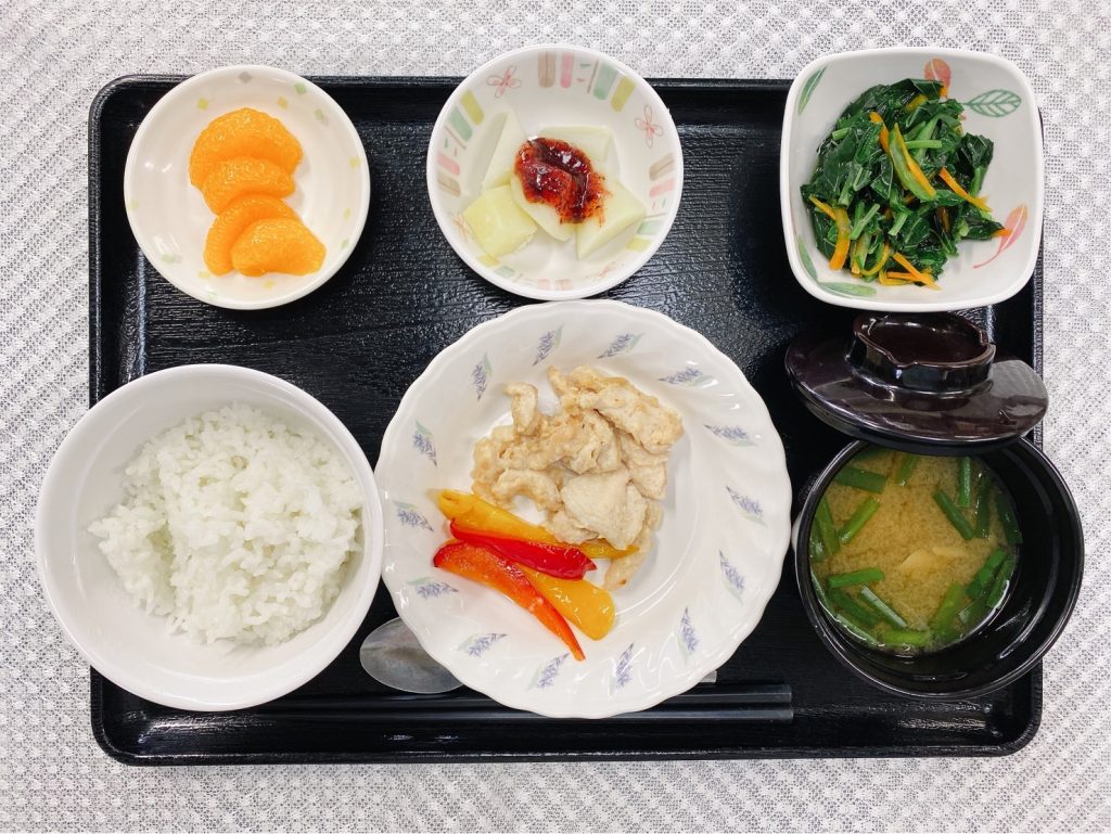 9月7日水曜日　きょうのお昼ごはんは、鶏肉の酒漬け焼き・青菜和え・梅じゃが・みそ汁・くだものでした。