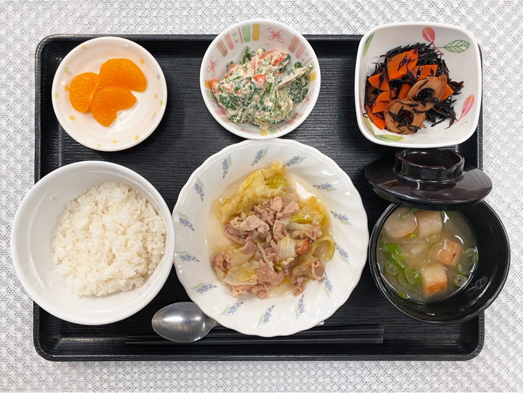 11月29日火曜日　きょうのお昼ごはんは、豚肉とはちみつの生姜焼き・白和え・含め煮・みそ汁・くだものでした。