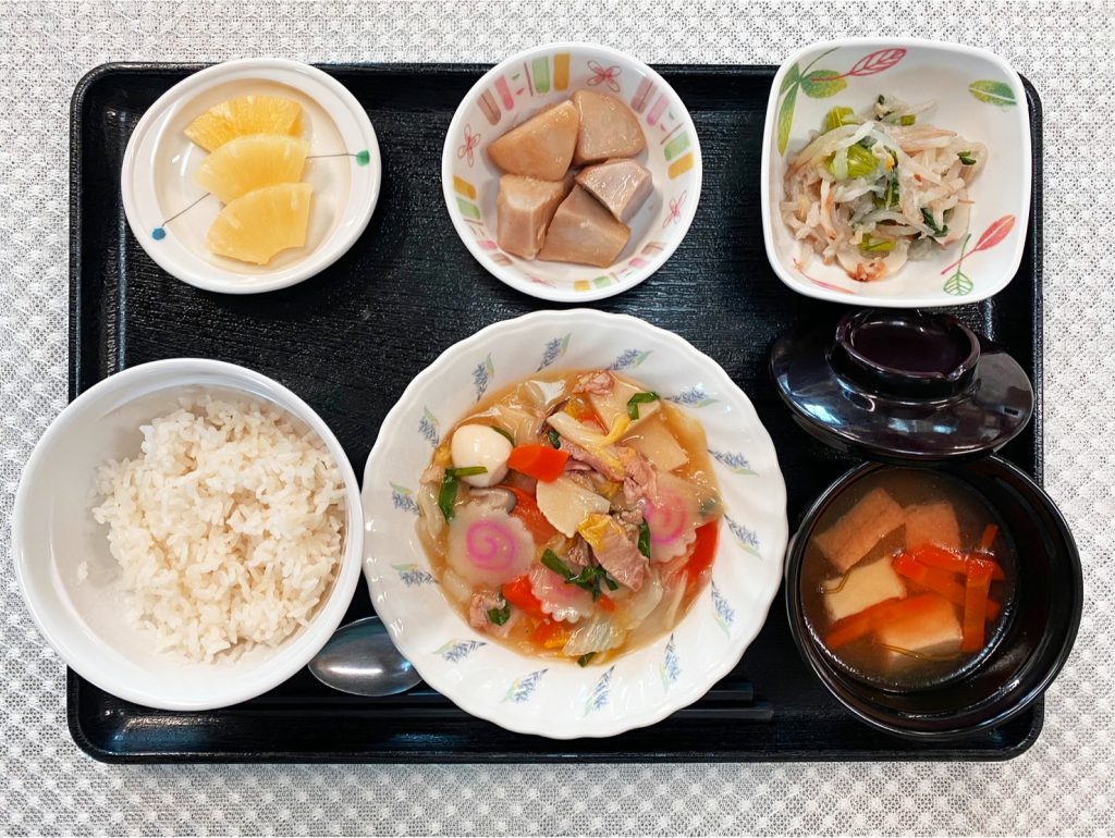 11月2日水曜日　きょうのお昼ごはんは、八宝菜・おろし和え・里芋のみそだれ・みそ汁・くだものでした。