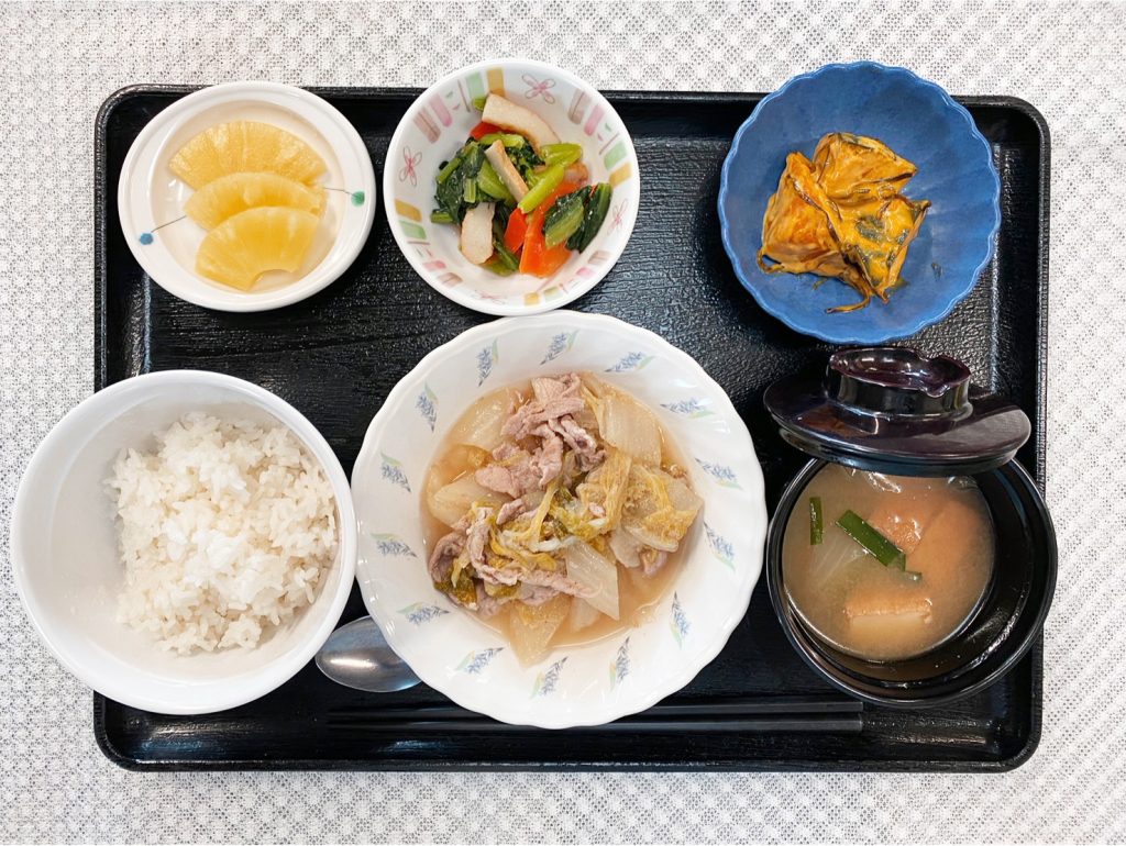 11月24日木曜日　きょうのお昼ごはんは、豚肉と白菜のごま煮・昆布かぼちゃ・からし酢みそ和え・みそ汁・くだものでした。