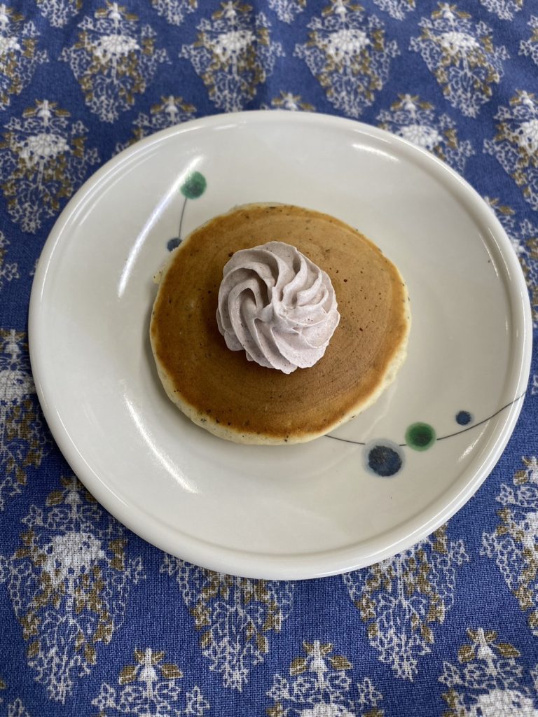 12月1日木曜日　きょうのおやつは、ほうじ茶パンケーキでした。