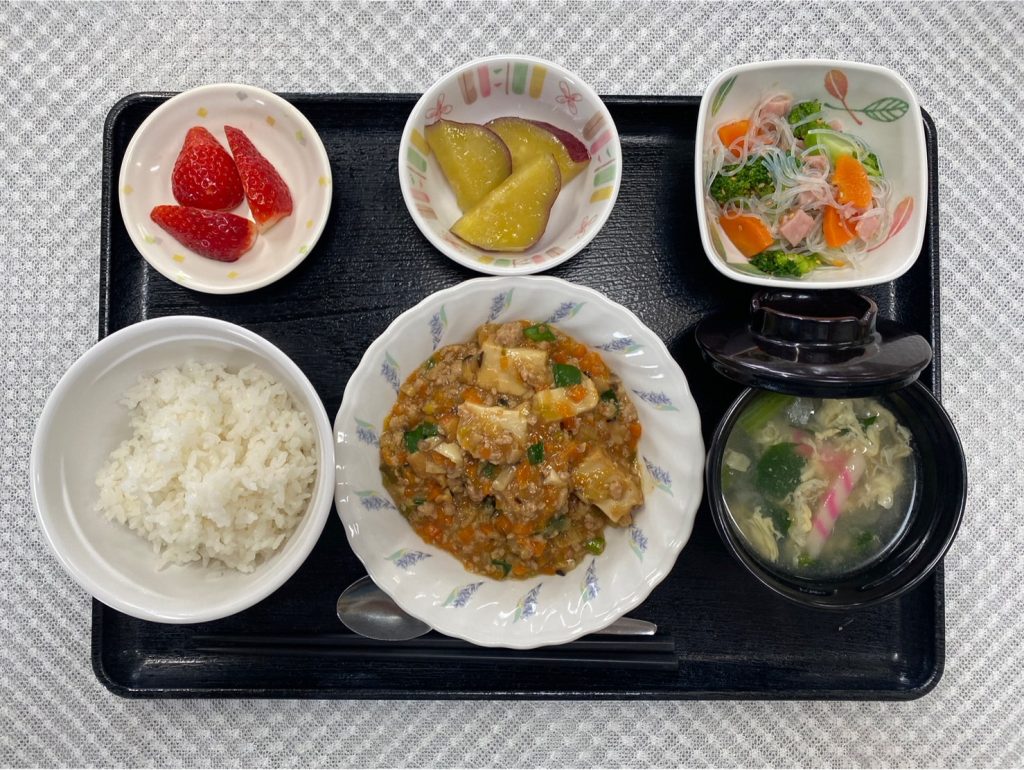 １月10日火曜日　家常豆腐・中華和え・さつまいもの甘露煮・スープ・くだものでした。