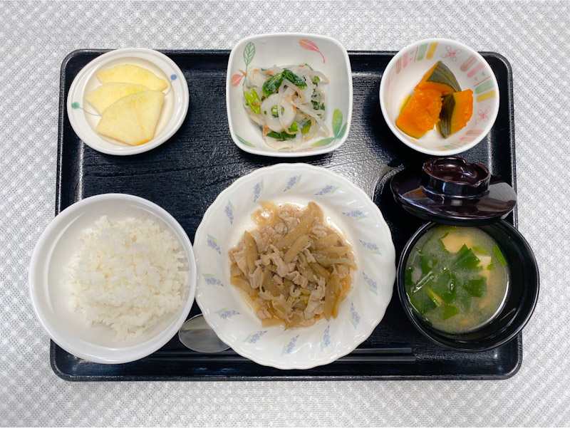 4月28日金曜日　きょうのお昼ごはんは、豚肉とごぼうのしぐれ煮・具だくさんおろし・かぼちゃ煮・みそ汁・くだものでした。