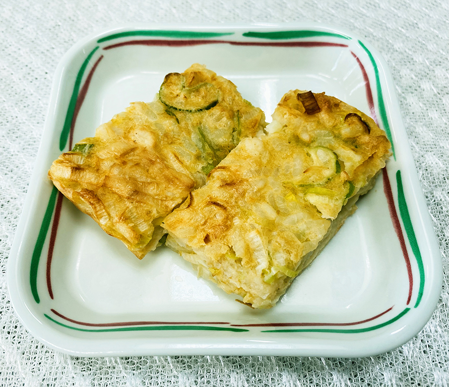 ６月１日木曜日　きょうのおやつは、ねぎ焼きでした。