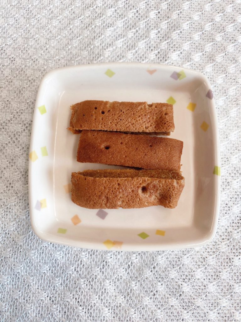 7月25日火曜日　きょうのおやつは、ぽっぽ焼き（新潟県のお菓子）でした。