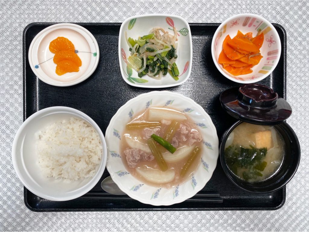 7月26日水曜日　きょうのお昼ごはんは、カブと豚肉の治部煮・青菜和え・じゃこ人参・みそ汁・くだものでした。