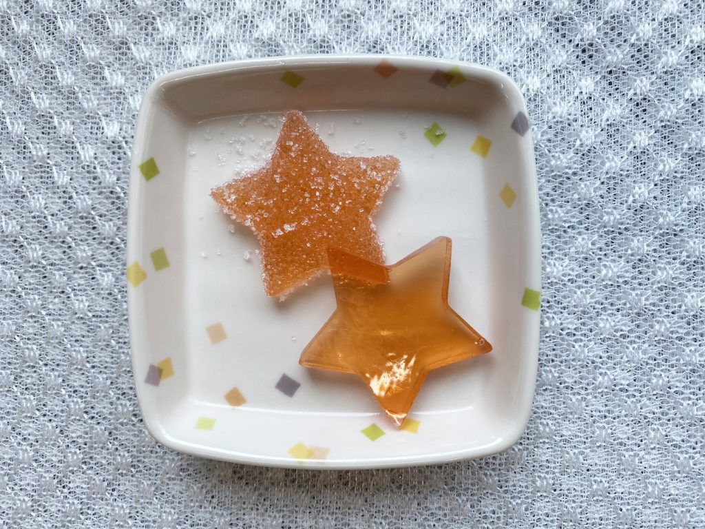 7月27日木曜日　きょうのおやつは、のし梅（茨城・山形のお菓子）でした。