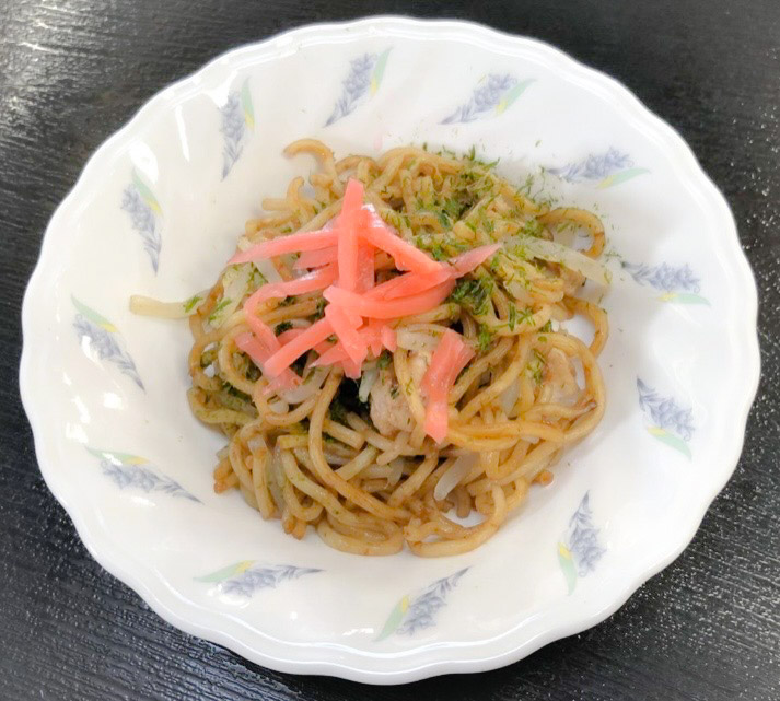 7月13日木曜日　きょうのおやつは、焼きそばでした。