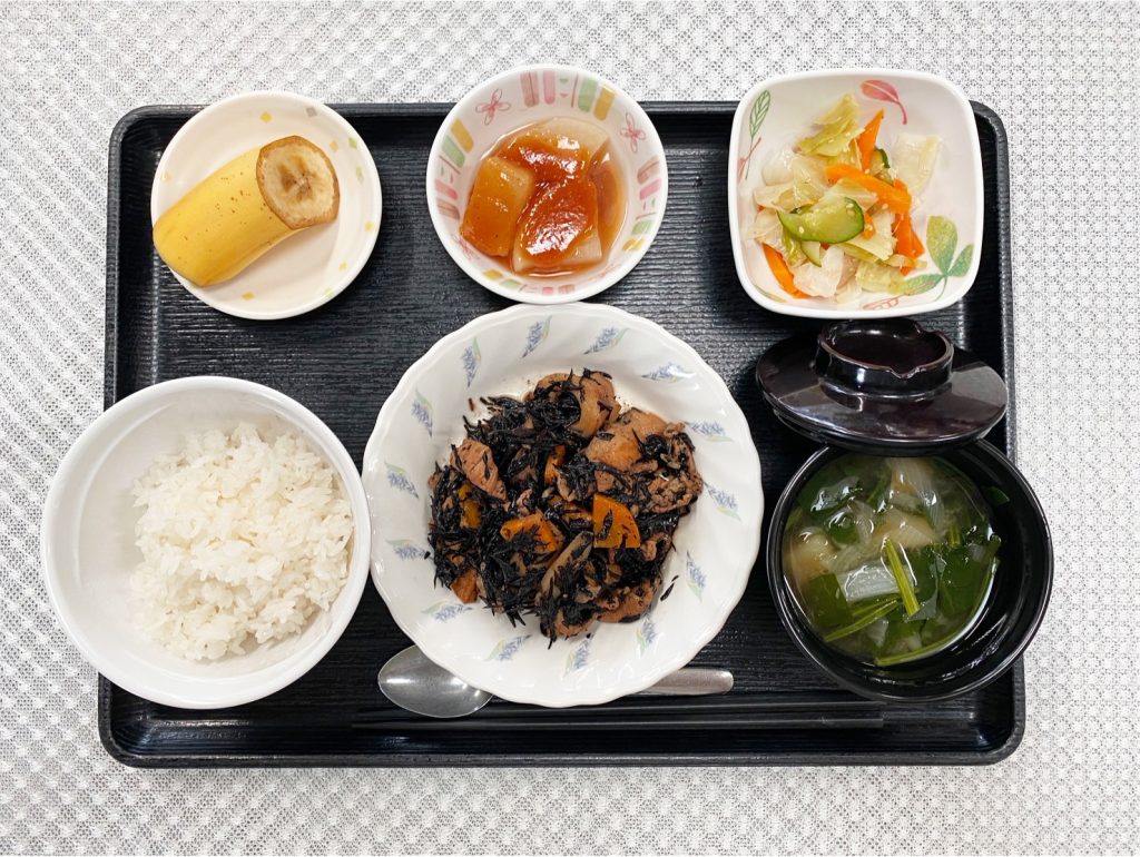 8月9日水曜日　きょうのお昼ごはんは、磯炒め・生姜和え・ひろふき大根・みそ汁・くだものでした。