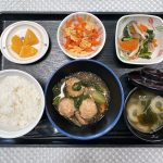 9月13日水曜日　きょうのお昼ごはんは、肉だんごとしいたけのオイスター煮・三色ナムル・人参しりしり・みそ汁・くだものでした。