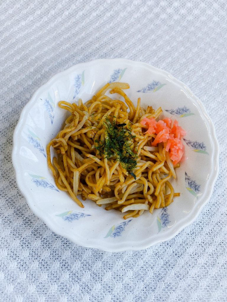 9月1日金曜日　きょうのおやつは、焼きそばでした。