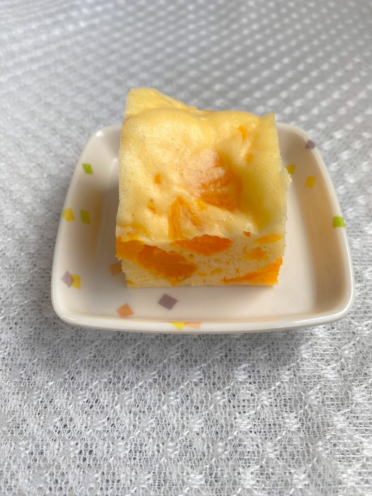 9月11日月曜日　きょうのおやつは、みかん蒸しケーキでした。