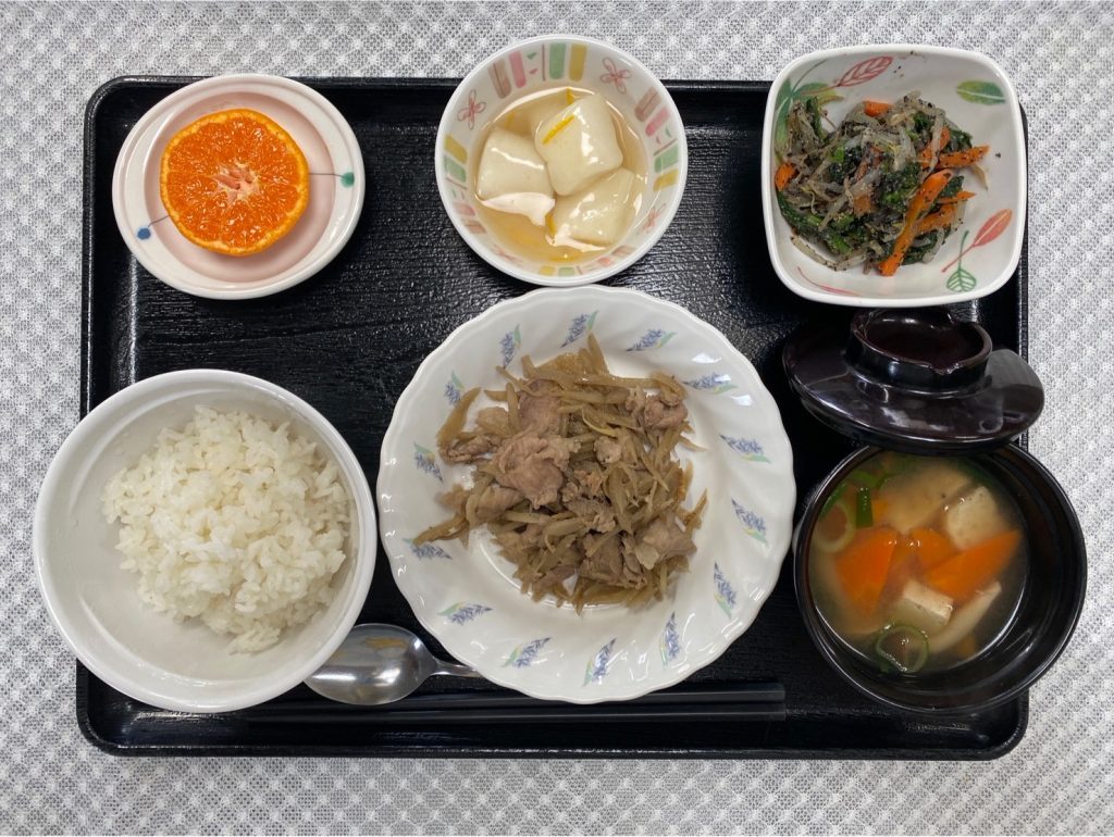 1月22日月曜日　きょうのお昼ごはんは、豚肉とごぼうのしぐれ煮・ごま和え・はんぺんのゆずあん・みそ汁・果物でした。