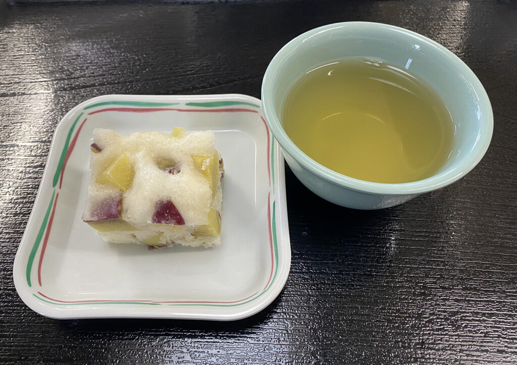 2月3日土曜日　きょうのおやつは、福茶・鬼饅頭（東海地方の和菓子）でした。