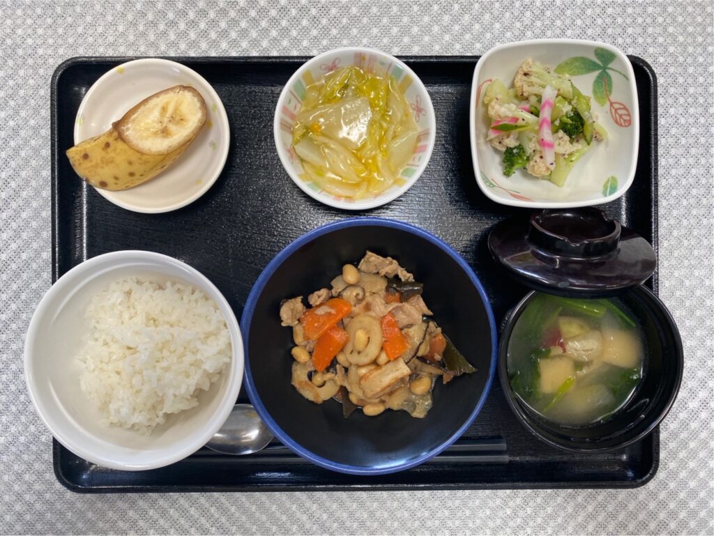 2月26日月曜日　きょうのお昼ごはんは、大豆五目煮・白菜のゆずあん・梅和え・みそ汁・くだものでした。