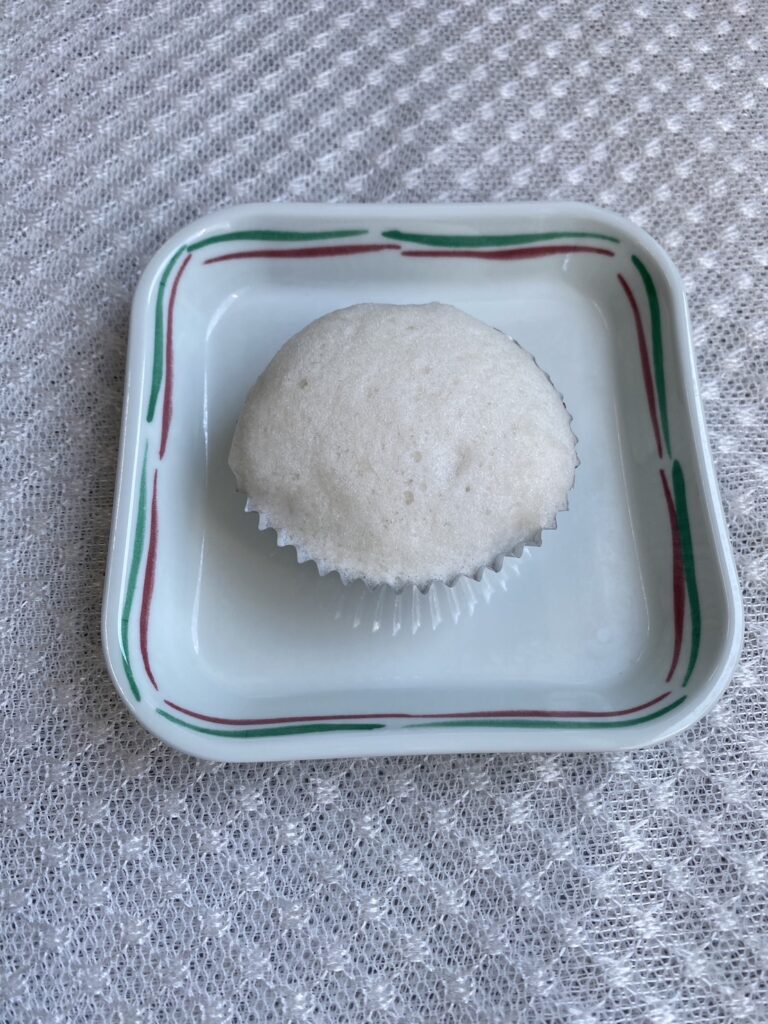 5月21日火曜日　きょうのおやつは、郷土のお菓子・鹿児島県・かるかんでした。