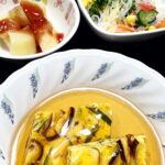 4月5日土曜日　きょうのお昼ごはんは、ねぎ卵焼きの甘酢あんかけ・中華サラダ・梅じゃが・みそ汁・くだものでした。